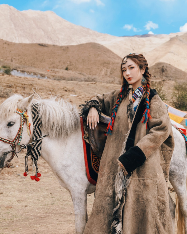 30歲拜金港姐撇甩老公獨遊西藏！着傳統服飾濃妝寫真罕有密實！ 