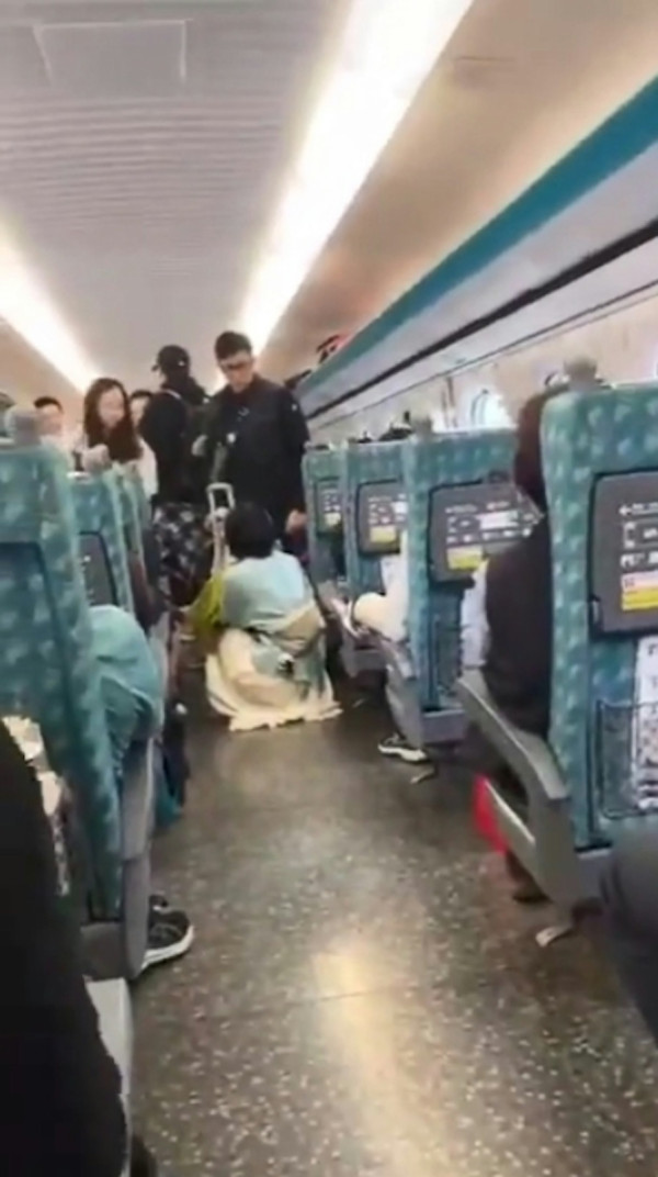 網民搭高鐵唔小心將奶茶灑男童！對方媽媽1句話顯極高EQ！ 