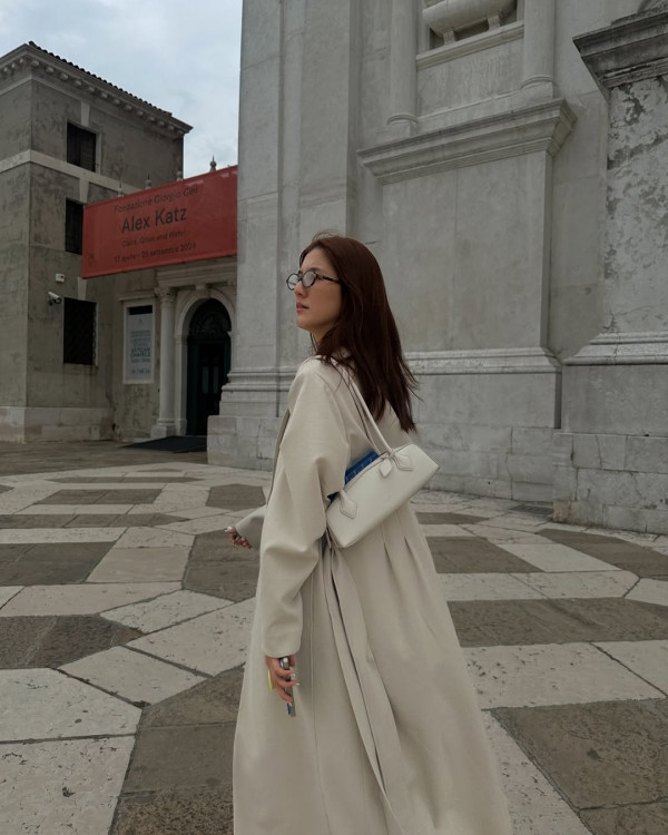 「百億新抱」吳千語現身內地晚宴生圖曝光 身材變圓潤小腹微微隆起飄孕味？ 