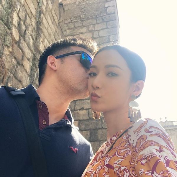 王君馨結婚8年宣布懷孕！ 與老公希臘靚景下公布喜訊 