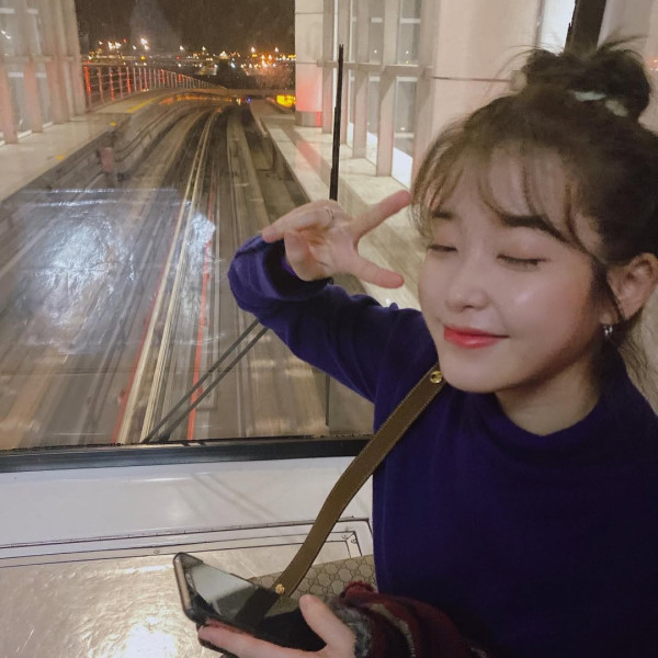 IU新劇濟州島油菜花田取景 劇照美如畫 以四季象徵人生階段蛻變 