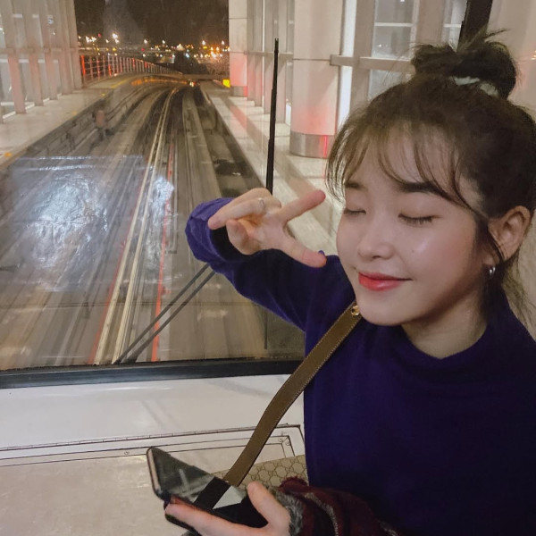 IU新劇濟州島油菜花田取景 劇照美如畫 以四季象徵人生階段蛻變 