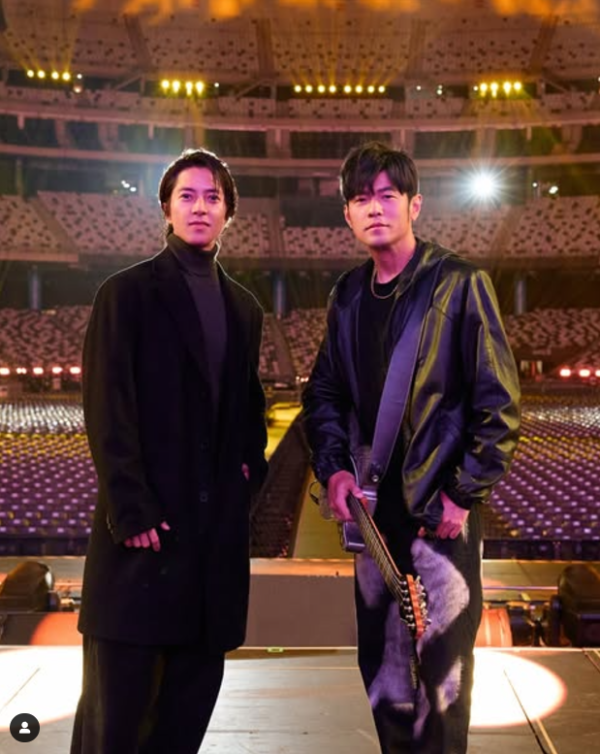 陳展鵬上深圳被熱情女粉絲胸壓！當下姿勢反應引熱議：果然有經驗 