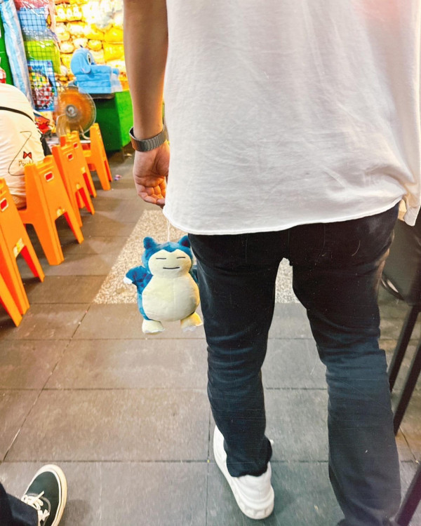 陳展鵬上深圳被熱情女粉絲胸壓！當下姿勢反應引熱議：果然有經驗 