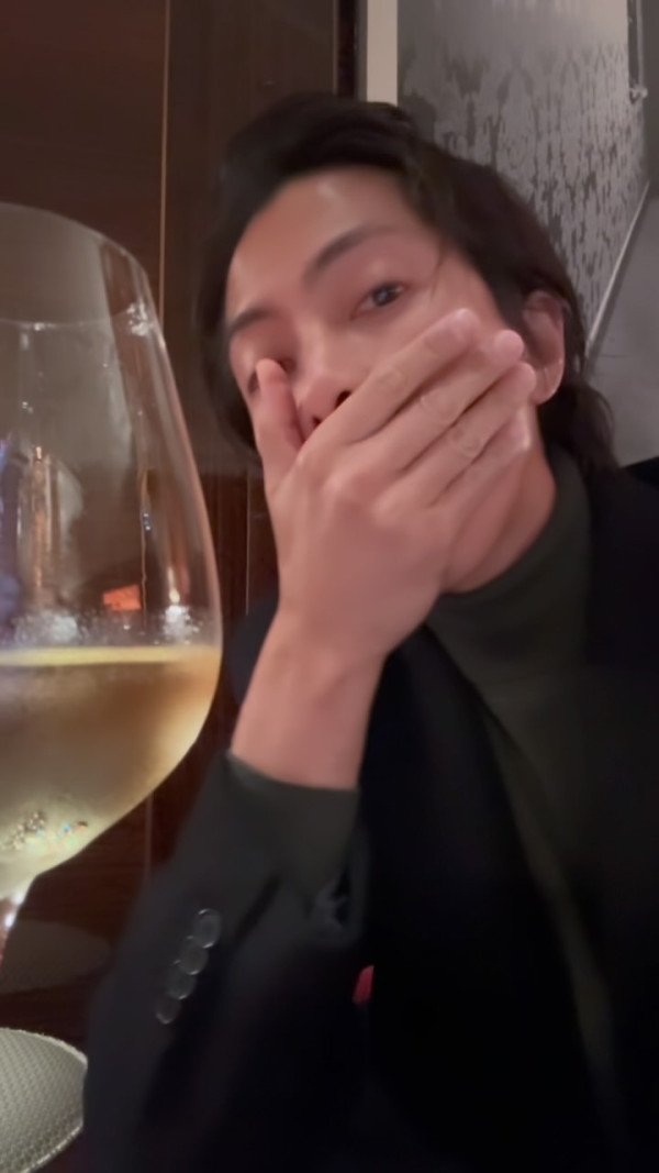 陳展鵬上深圳被熱情女粉絲胸壓！當下姿勢反應引熱議：果然有經驗 