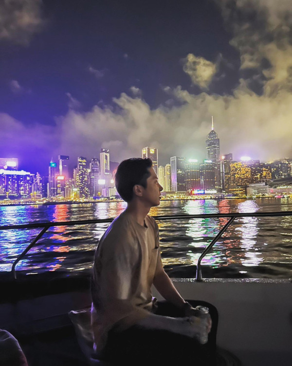 陳展鵬上深圳被熱情女粉絲胸壓！當下姿勢反應引熱議：果然有經驗 