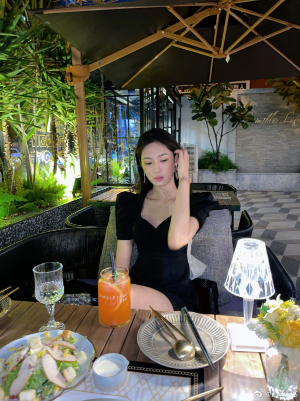 中國美女籃球員疑轉行做網紅 21歲生日晒美照 長腿配仙氣外貌曝驚人反差 