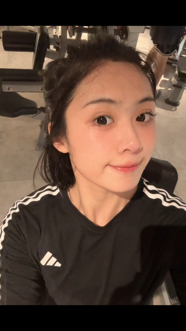 中國美女籃球員疑轉行做網紅 21歲生日晒美照 長腿配仙氣外貌曝驚人反差 