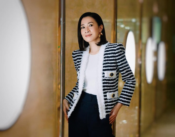 50歲佘詩曼生圖比IG相竟然更驚艷 白滑身材零贅肉獲封「美魔女天花板」