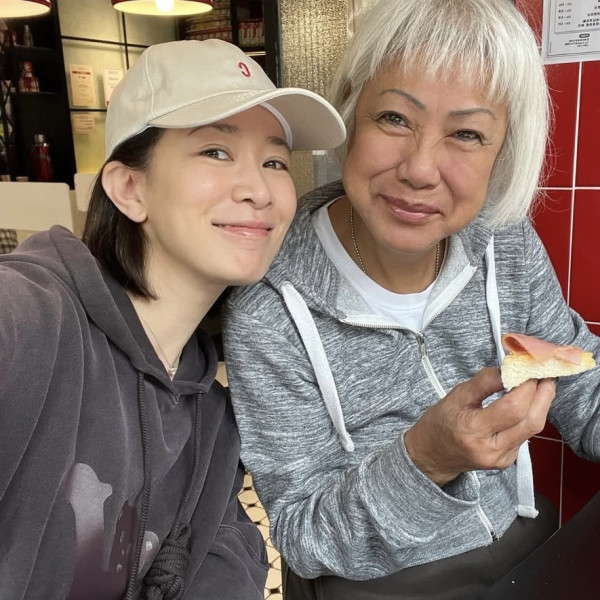 佘詩曼疑默認佘媽媽曾患癌經歷 親證為治療勇敢剃光頭只在乎健康