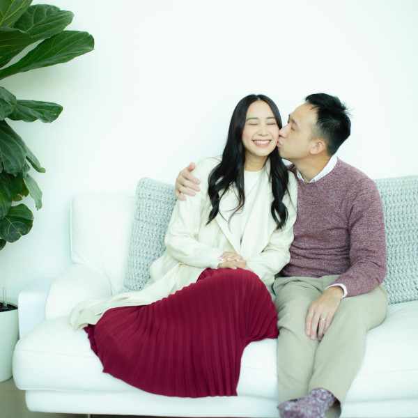 吳雨霏慶祝結婚10周年與老公一舉動極貼地 夫妻青梅竹馬13歲相識相伴逾半生 