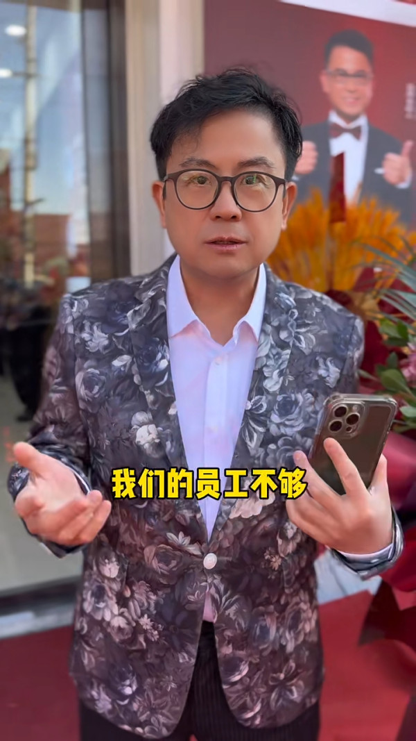 周星馳愛將餐廳爆離職潮 遭質疑待遇差 急搵員工澄清:全部有得住海景房