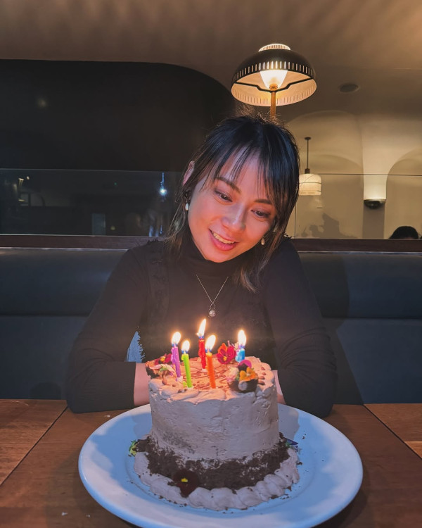 網民口岸偶遇前英皇性感女星 晒傲人白滑長腿 曾意外險死於泰國 