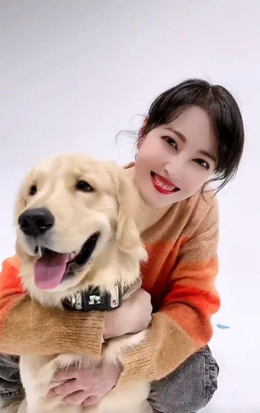 網民口岸偶遇前英皇性感女星 晒傲人白滑長腿 曾意外險死於泰國 