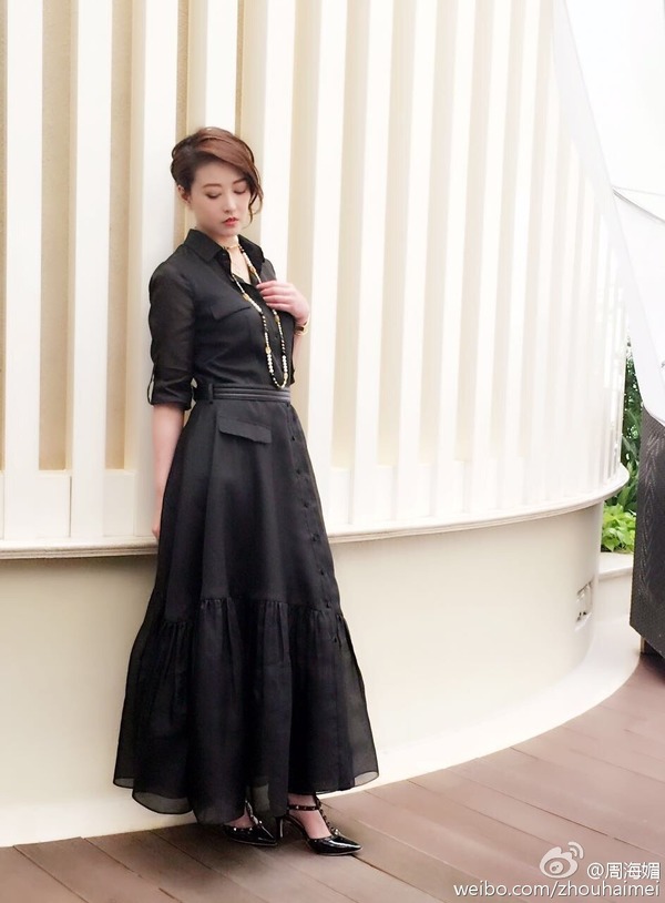 網民口岸偶遇前英皇性感女星 晒傲人白滑長腿 曾意外險死於泰國 