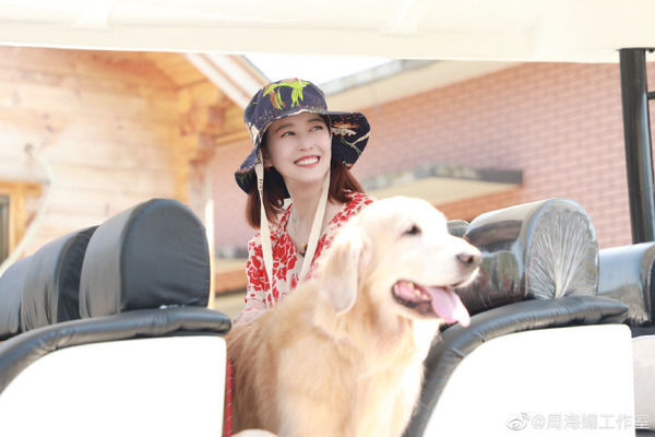 網民口岸偶遇前英皇性感女星 晒傲人白滑長腿 曾意外險死於泰國 