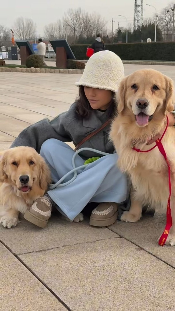 網民口岸偶遇前英皇性感女星 晒傲人白滑長腿 曾意外險死於泰國 
