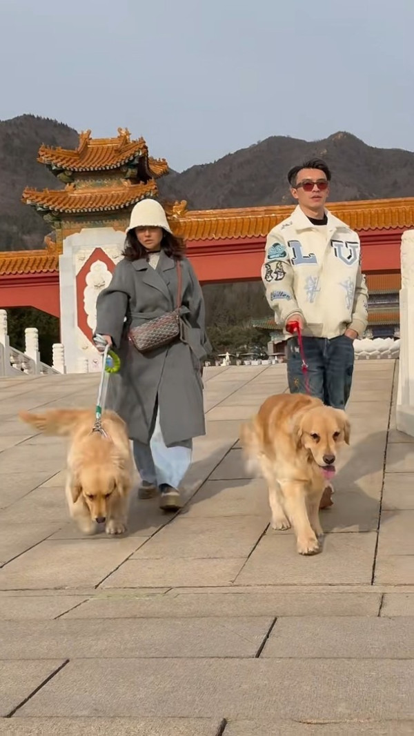 網民口岸偶遇前英皇性感女星 晒傲人白滑長腿 曾意外險死於泰國 