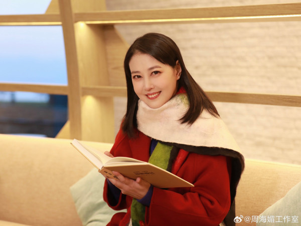 網民口岸偶遇前英皇性感女星 晒傲人白滑長腿 曾意外險死於泰國 