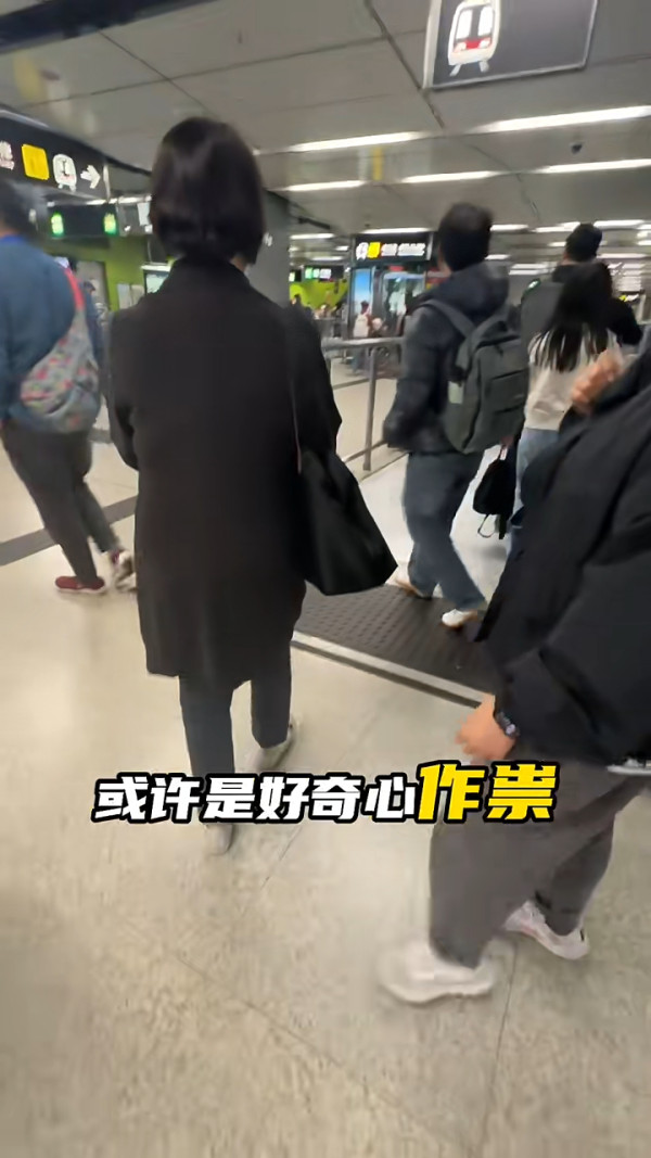 網紅隨機跟蹤偷拍香港盲人 意外揭5大暖心情節 結局一幕感動網民