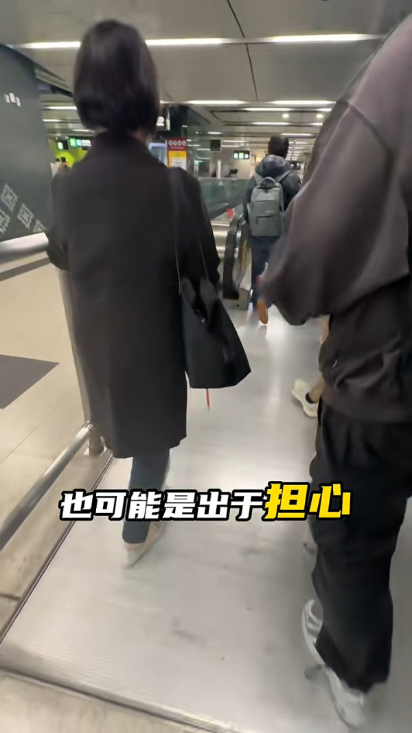 網紅隨機跟蹤偷拍香港盲人 意外揭5大暖心情節 結局一幕感動網民