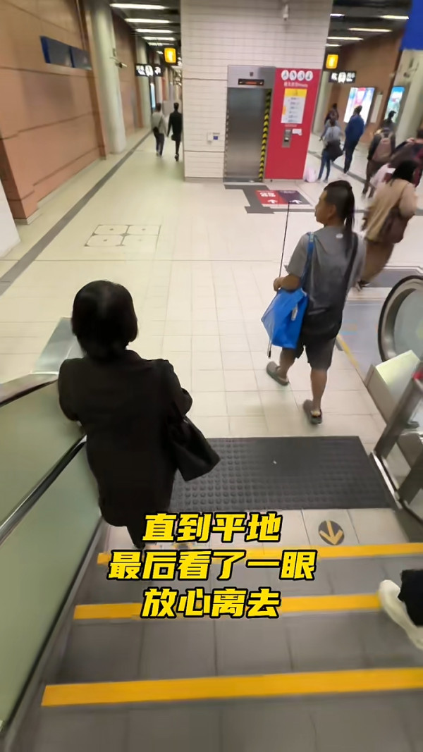 網紅隨機跟蹤偷拍香港盲人 意外揭5大暖心情節 結局一幕感動網民