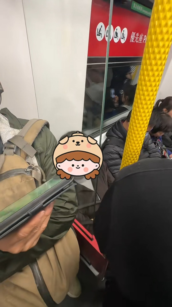 網紅隨機跟蹤偷拍香港盲人 意外揭5大暖心情節 結局一幕感動網民