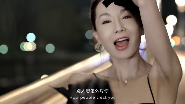 網民口岸偶遇前英皇性感女星 晒傲人白滑長腿 曾意外險死於泰國 