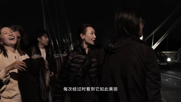 網民口岸偶遇前英皇性感女星 晒傲人白滑長腿 曾意外險死於泰國 