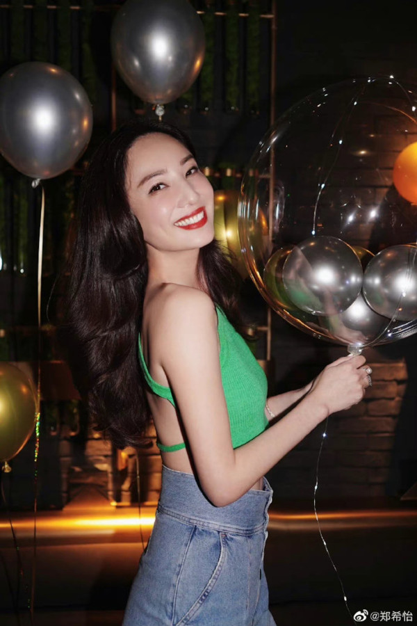 網民口岸偶遇前英皇性感女星 晒傲人白滑長腿 曾意外險死於泰國 