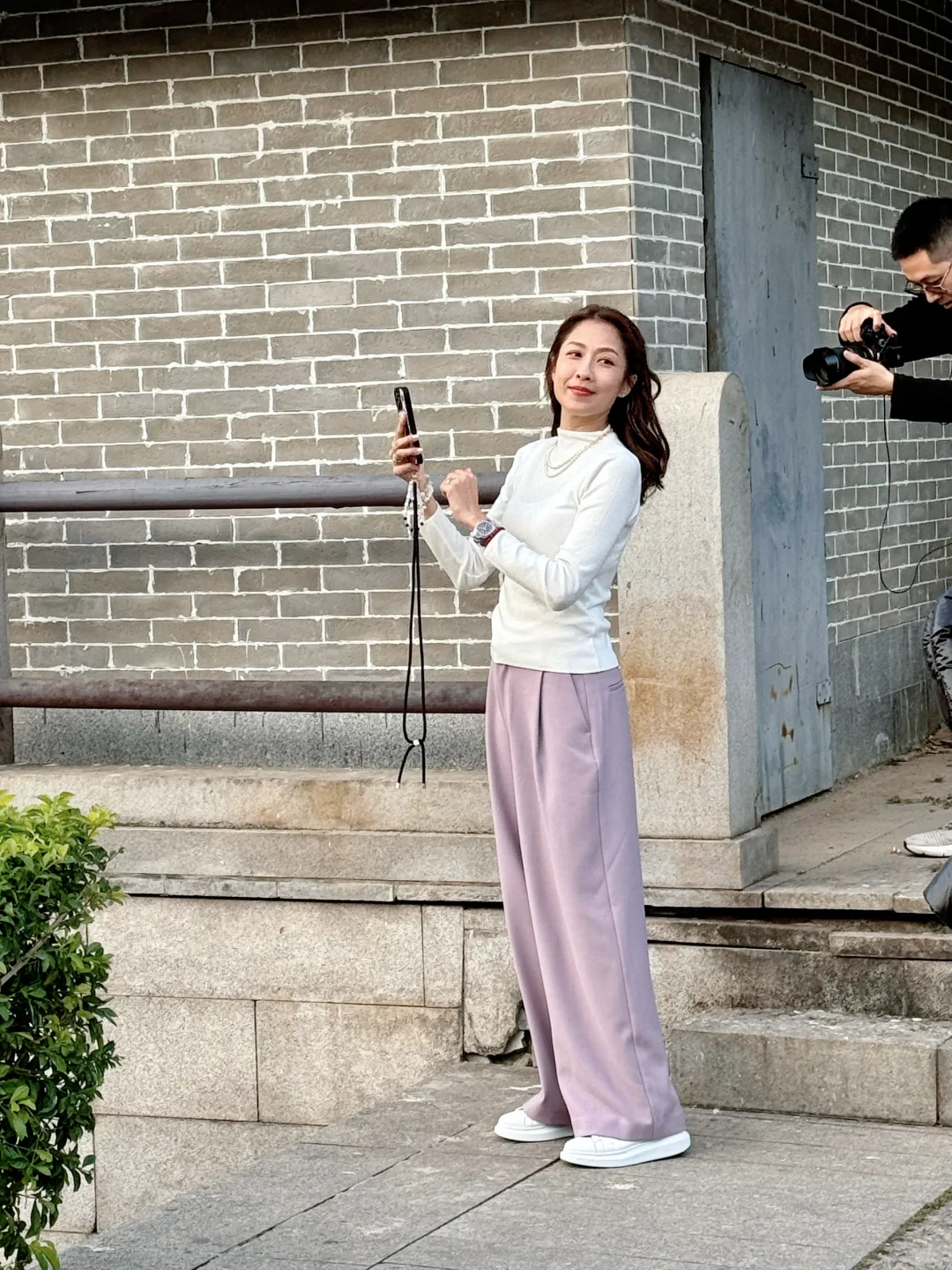 廣州地鐵站翻新出口設計似棺材 引發爭議被連夜拆除 網民嘲：返工都要破地獄 