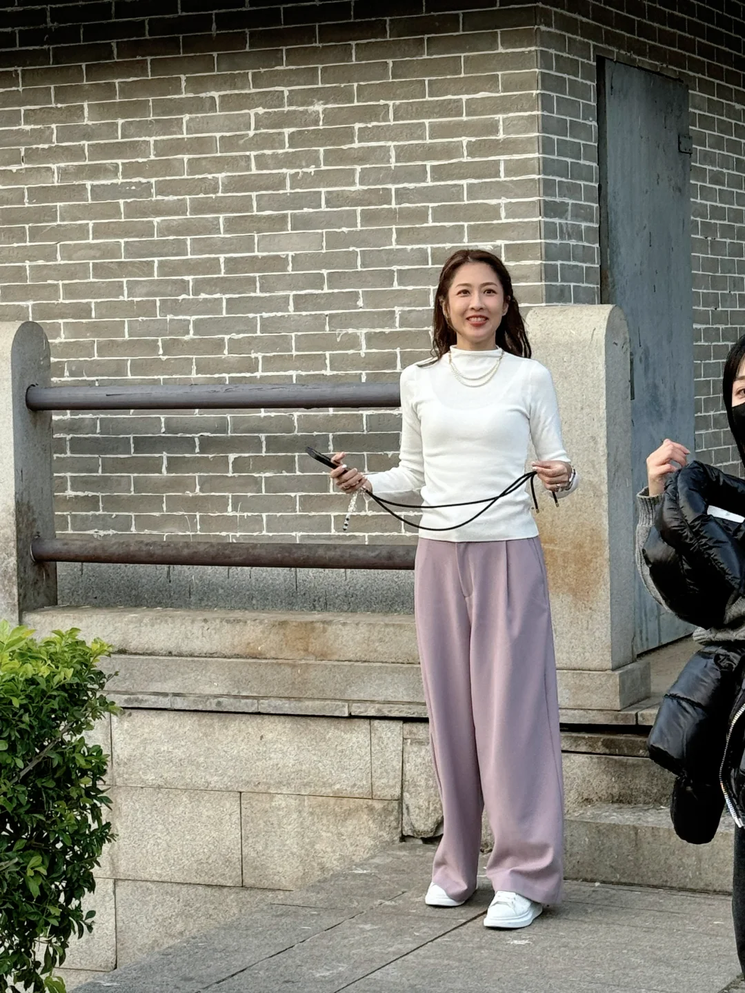 廣州地鐵站翻新出口設計似棺材 引發爭議被連夜拆除 網民嘲：返工都要破地獄 