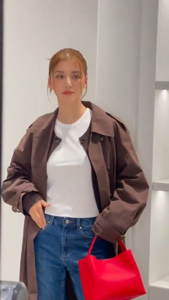 「百億新抱」吳千語現身內地晚宴生圖曝光 身材變圓潤小腹微微隆起飄孕味？ 