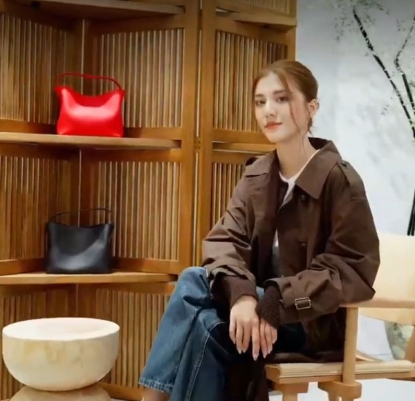 「百億新抱」吳千語現身內地晚宴生圖曝光 身材變圓潤小腹微微隆起飄孕味？ 