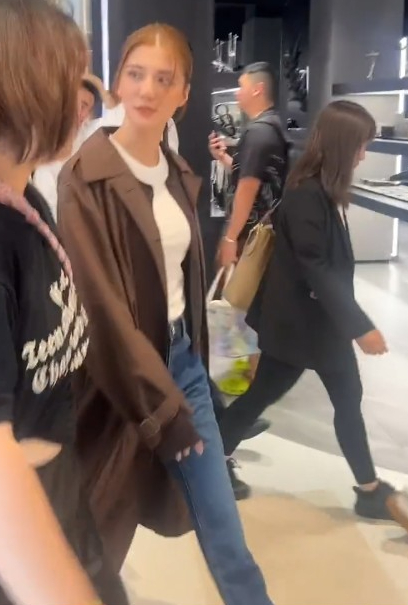 「百億新抱」吳千語現身內地晚宴生圖曝光 身材變圓潤小腹微微隆起飄孕味？ 