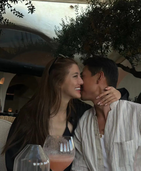 「百億新抱」吳千語現身內地晚宴生圖曝光 身材變圓潤小腹微微隆起飄孕味？ 