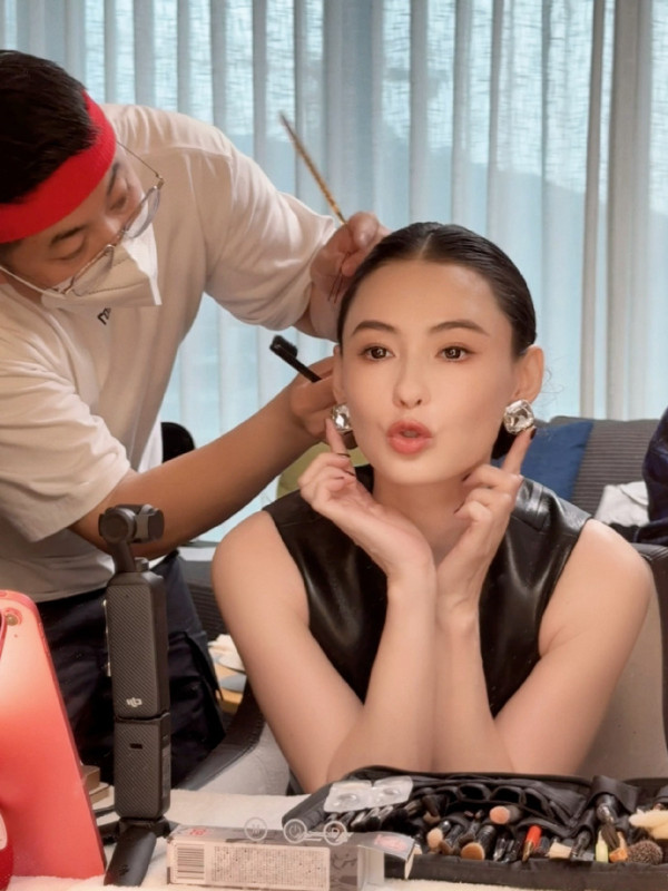 張栢芝家姐移加後近照激罕曝光！氣質美貌打扮富貴！家族基因強大！ 