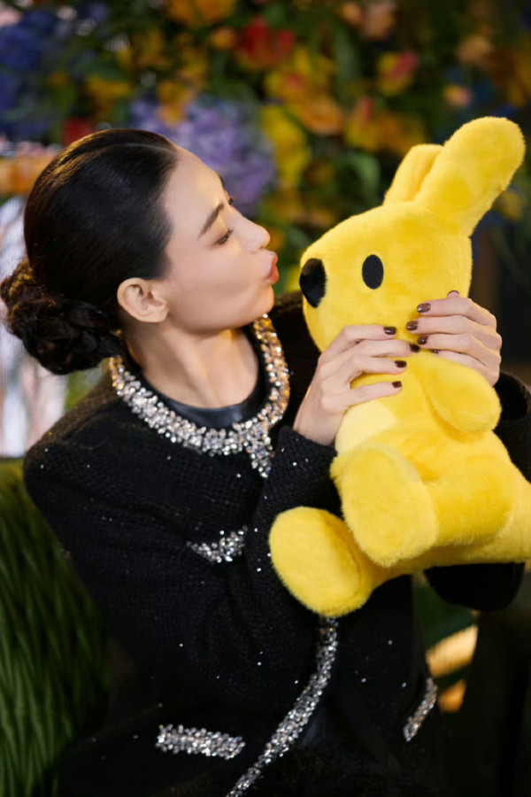 張栢芝家姐移加後近照激罕曝光！氣質美貌打扮富貴！家族基因強大！ 