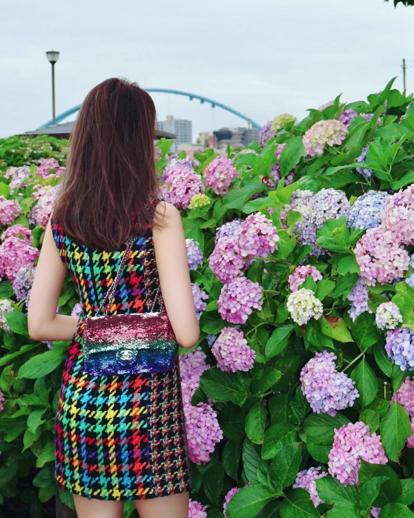 前港姐季軍飛倫敦富貴過聖誕節 曾譜「爺孫戀」最轟動 傳離婚後獲天價贍養費 