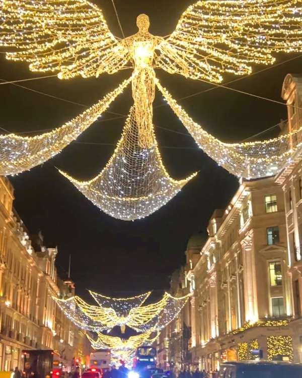 前港姐季軍飛倫敦富貴過聖誕節 曾譜「爺孫戀」最轟動 傳離婚後獲天價贍養費 