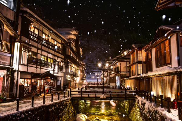 日本賞雪景點 銀山溫泉（圖片來源：yamagatakanko.com）