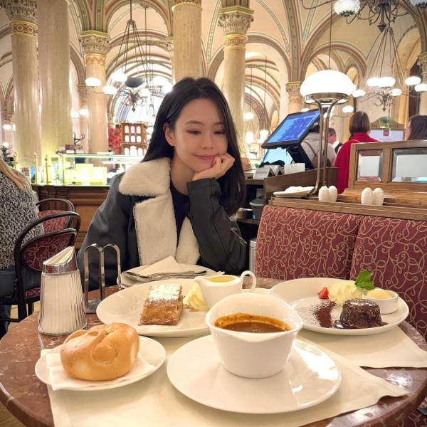 TVB主播遊東歐相中一細節意外「洩蜜」 獲封「新聞之花」擁有超強履歷！ 