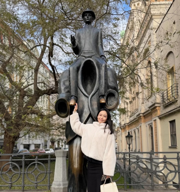 TVB主播遊東歐相中一細節意外「洩蜜」 獲封「新聞之花」擁有超強履歷！ 