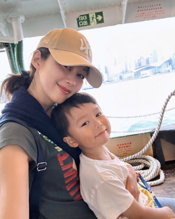 岑麗香澳門自拍大曬少女肌! 兩孩之母保養得宜 網友問:妳讀中幾?