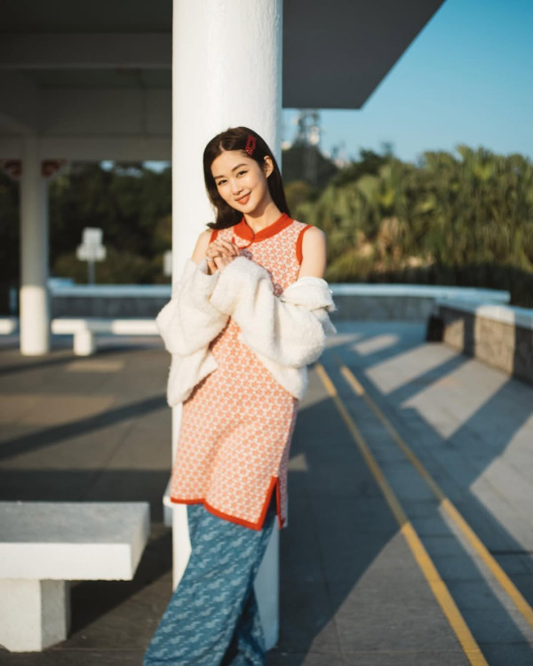 岑麗香澳門自拍大曬少女肌! 兩孩之母保養得宜 網友問:妳讀中幾?