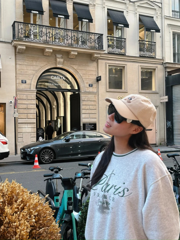 奚夢瑤孖奶奶行街1細節揭真實關係！獲梁安琪贈46億禮！身上Hermès成焦點 