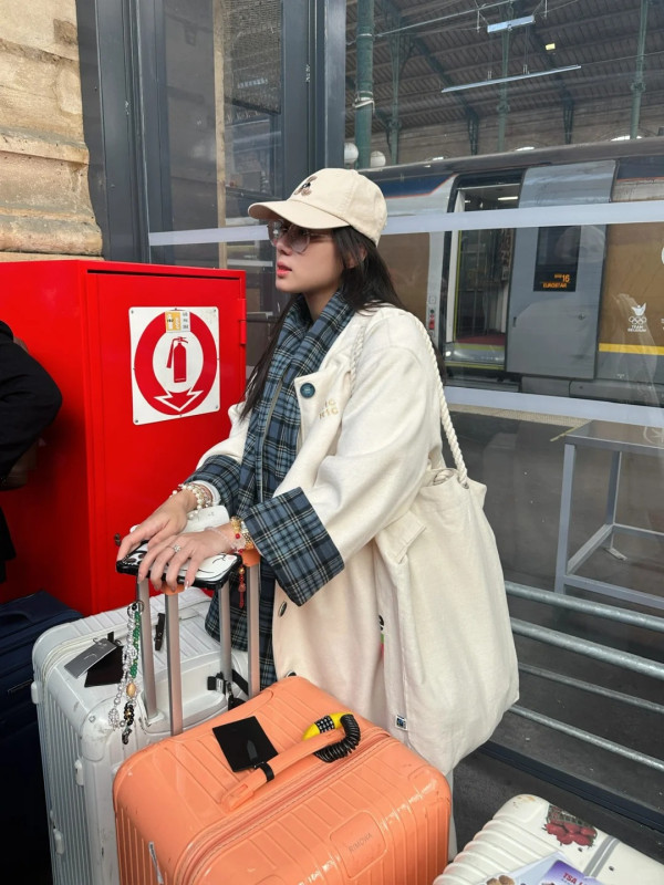 奚夢瑤孖奶奶行街1細節揭真實關係！獲梁安琪贈46億禮！身上Hermès成焦點 