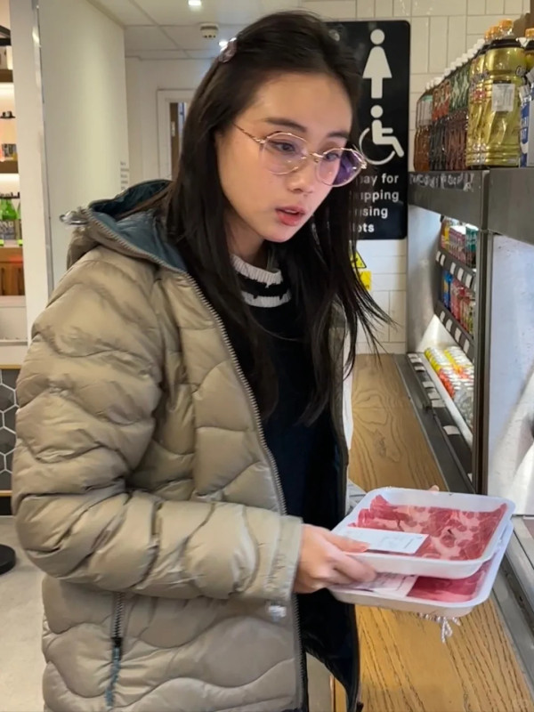 奚夢瑤孖奶奶行街1細節揭真實關係！獲梁安琪贈46億禮！身上Hermès成焦點 