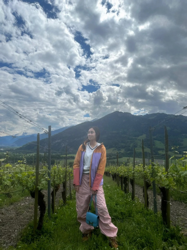 奚夢瑤孖奶奶行街1細節揭真實關係！獲梁安琪贈46億禮！身上Hermès成焦點 