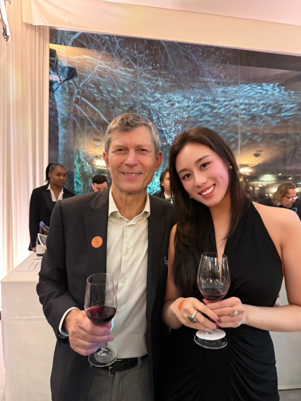 奚夢瑤孖奶奶行街1細節揭真實關係！獲梁安琪贈46億禮！身上Hermès成焦點 